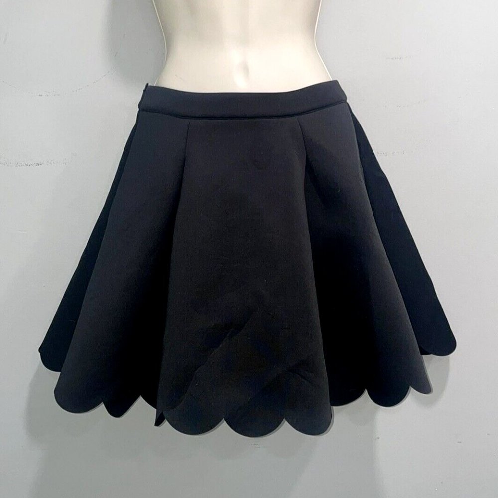 NWOT Women Size S 4 Black Scalloped Hemline Edge Short Mini Skirt Side Zipper!